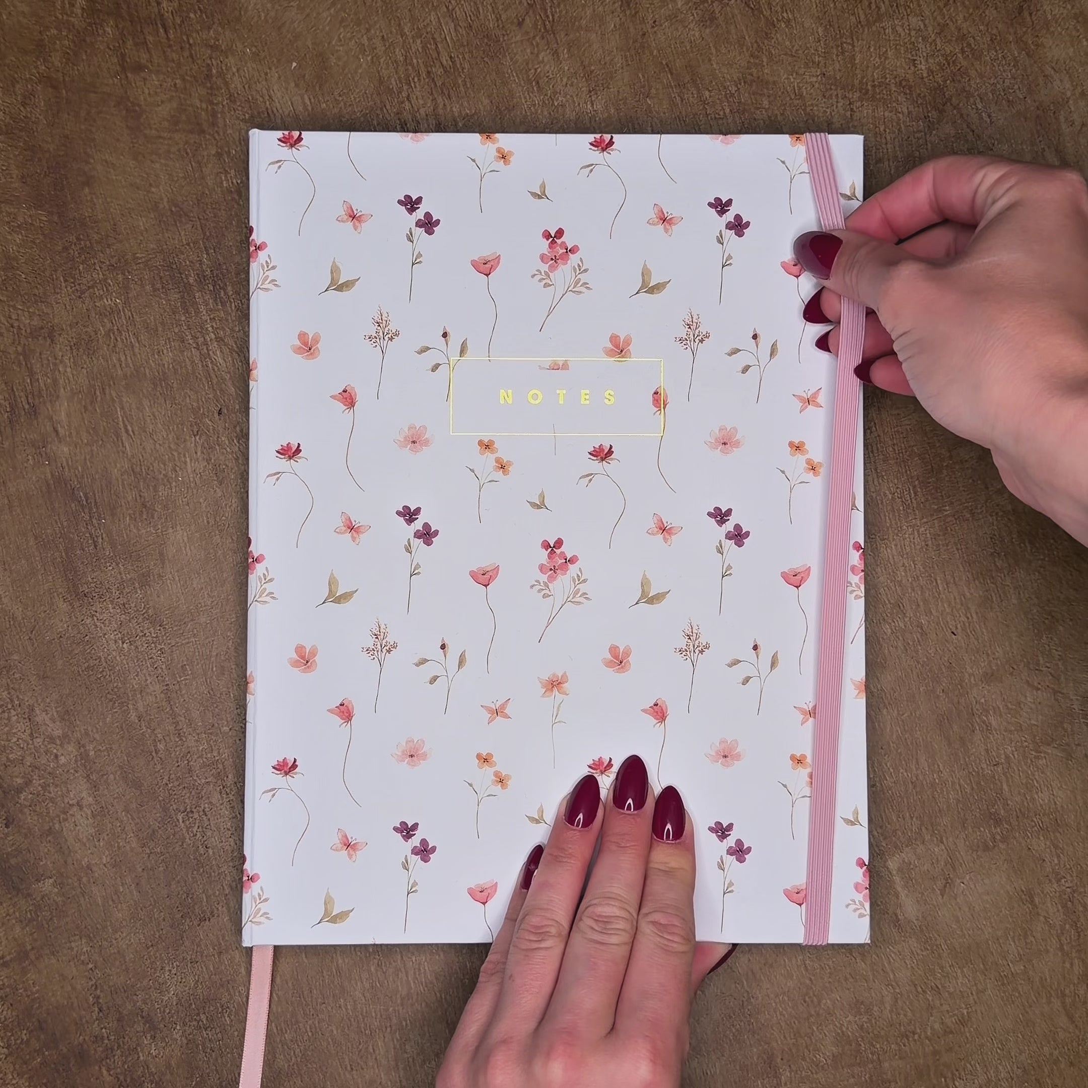 NOTEBOOK ±A4 DELICATE FLORALS